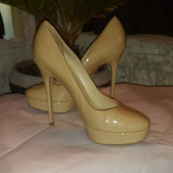 Jimmy Choo beige patent heels with dust bag - Picture 3 of 8